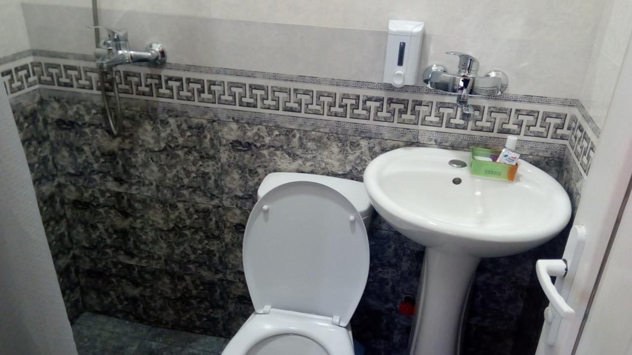 טביליסי Hotel Isani מראה חיצוני תמונה