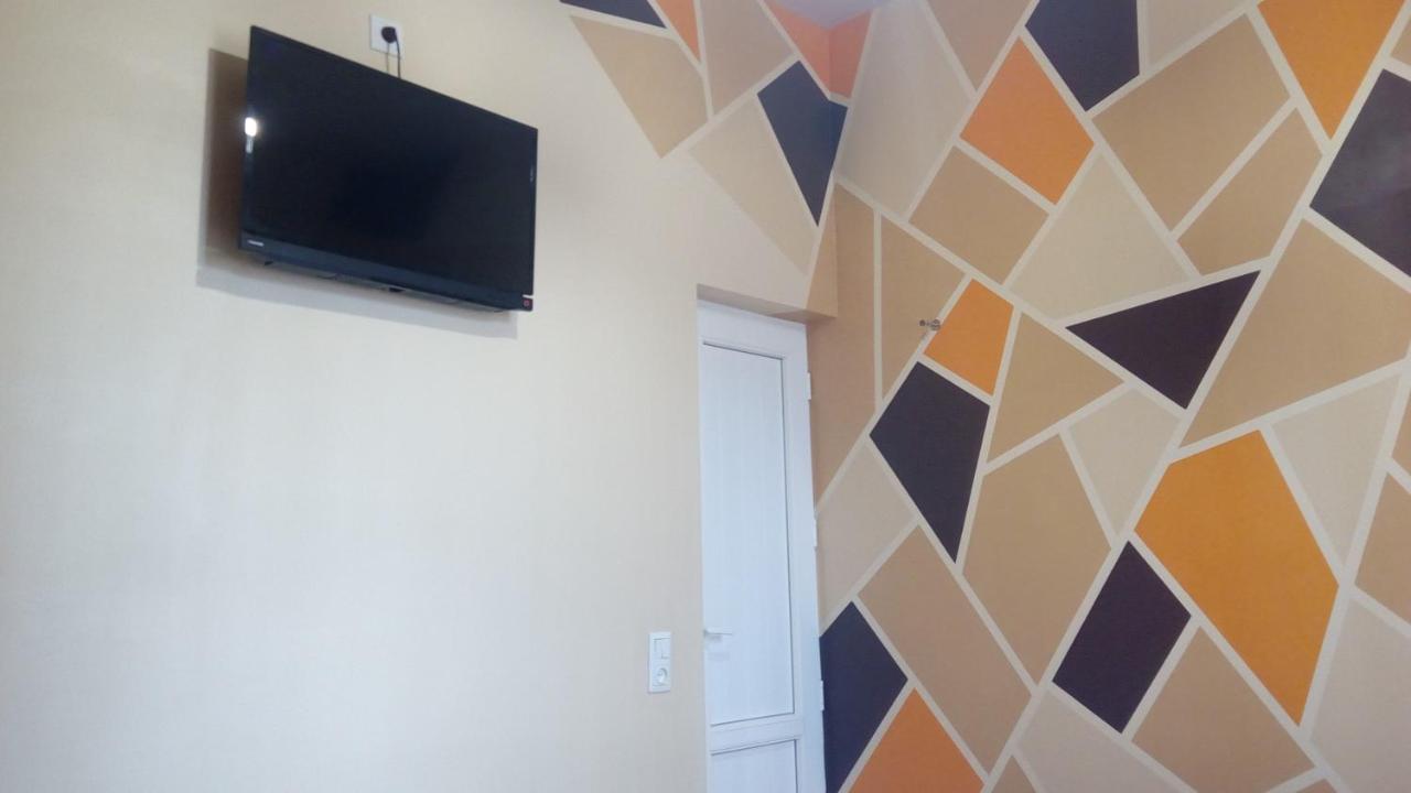 טביליסי Hotel Isani מראה חיצוני תמונה