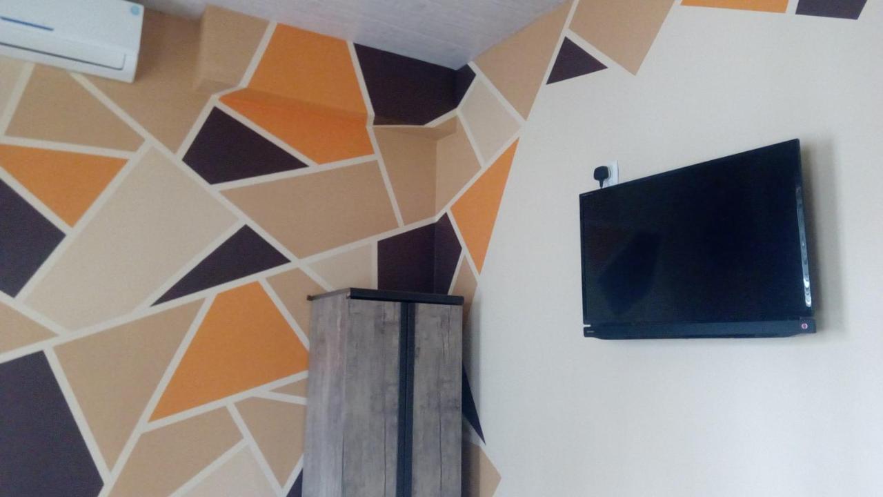 טביליסי Hotel Isani מראה חיצוני תמונה