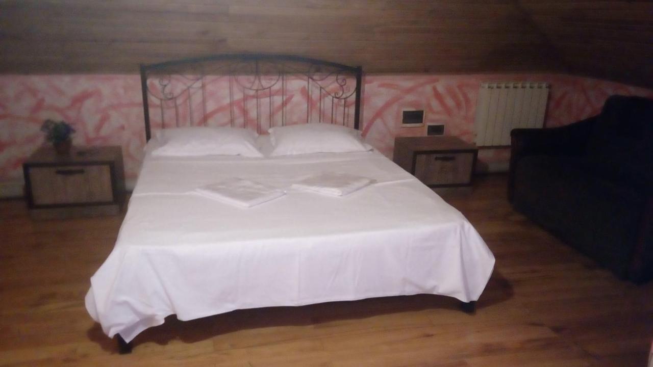 טביליסי Hotel Isani מראה חיצוני תמונה