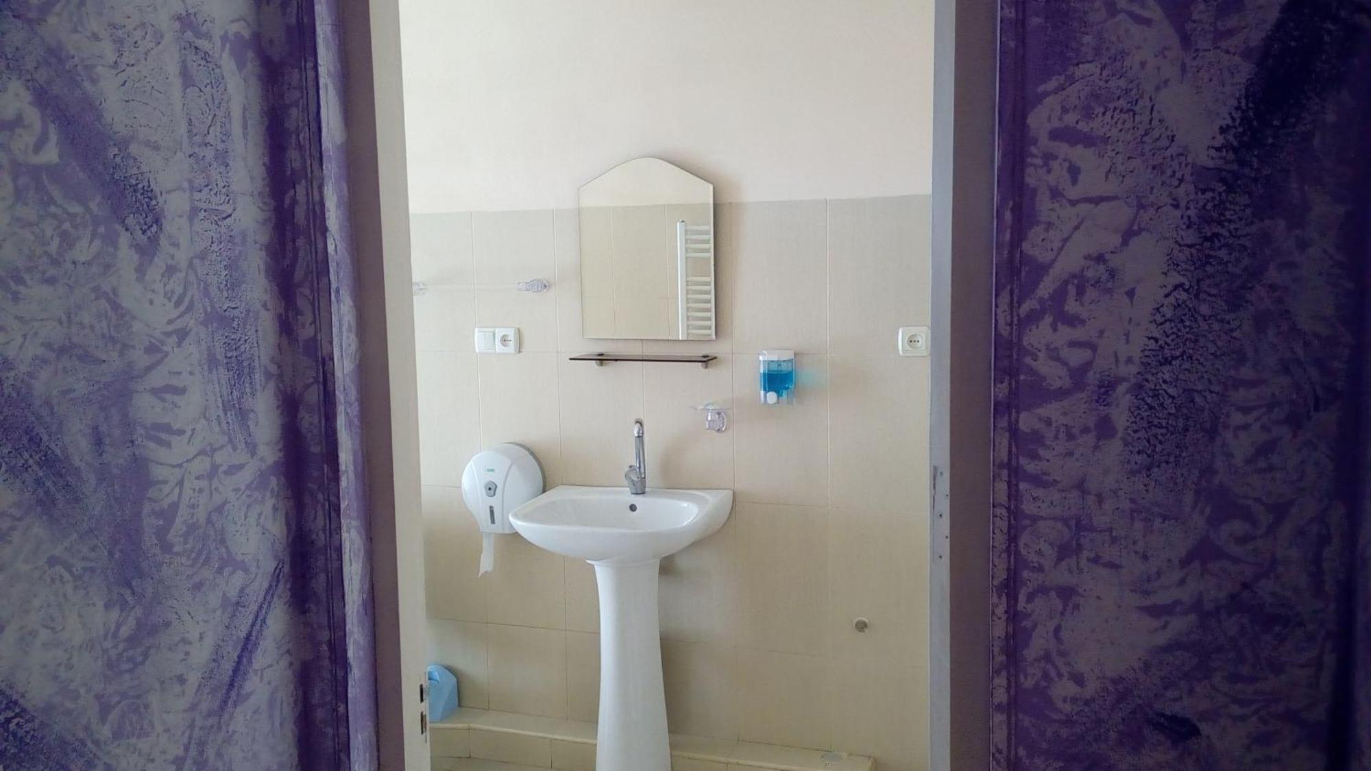 טביליסי Hotel Isani חדר תמונה