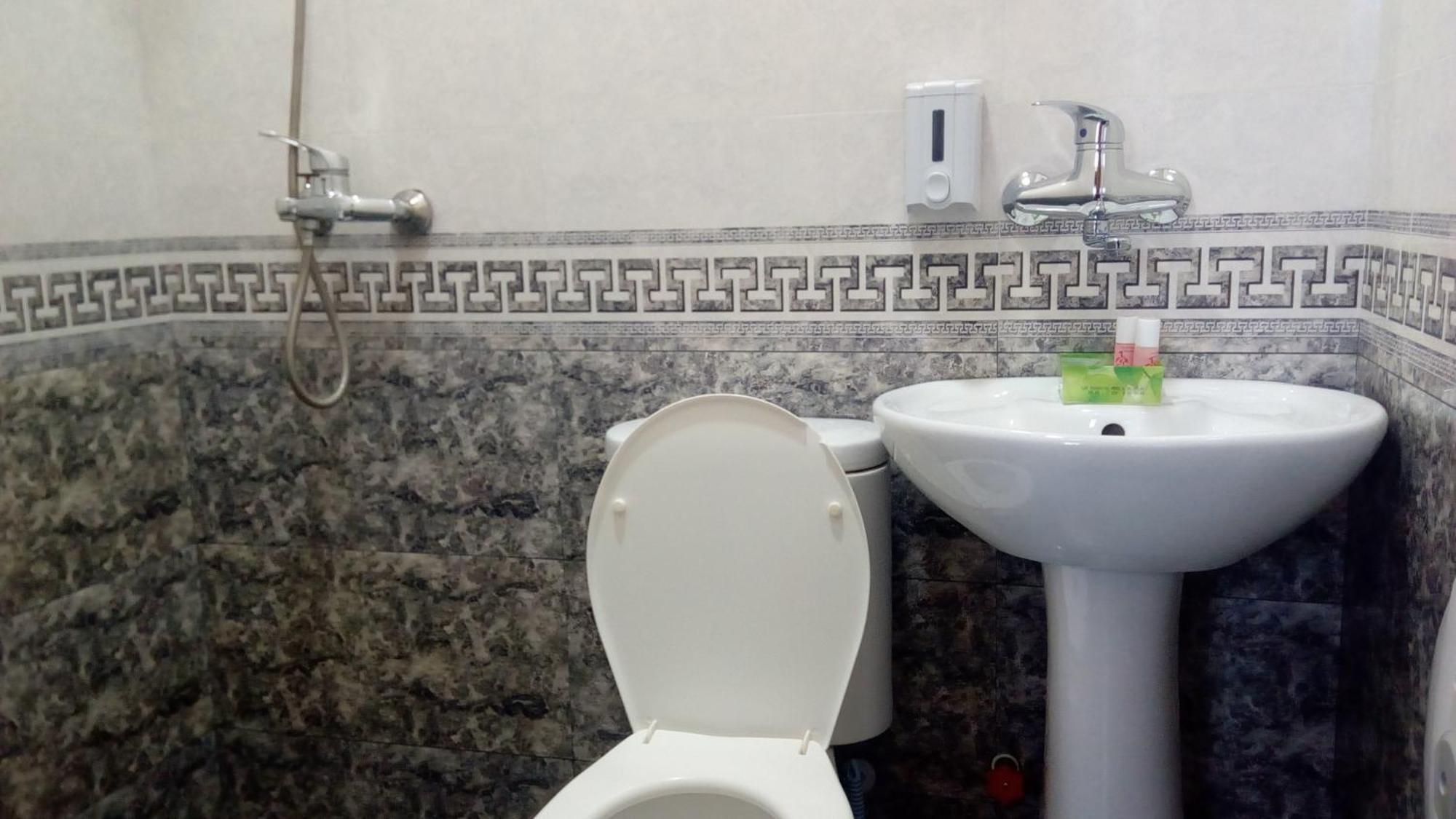 טביליסי Hotel Isani חדר תמונה