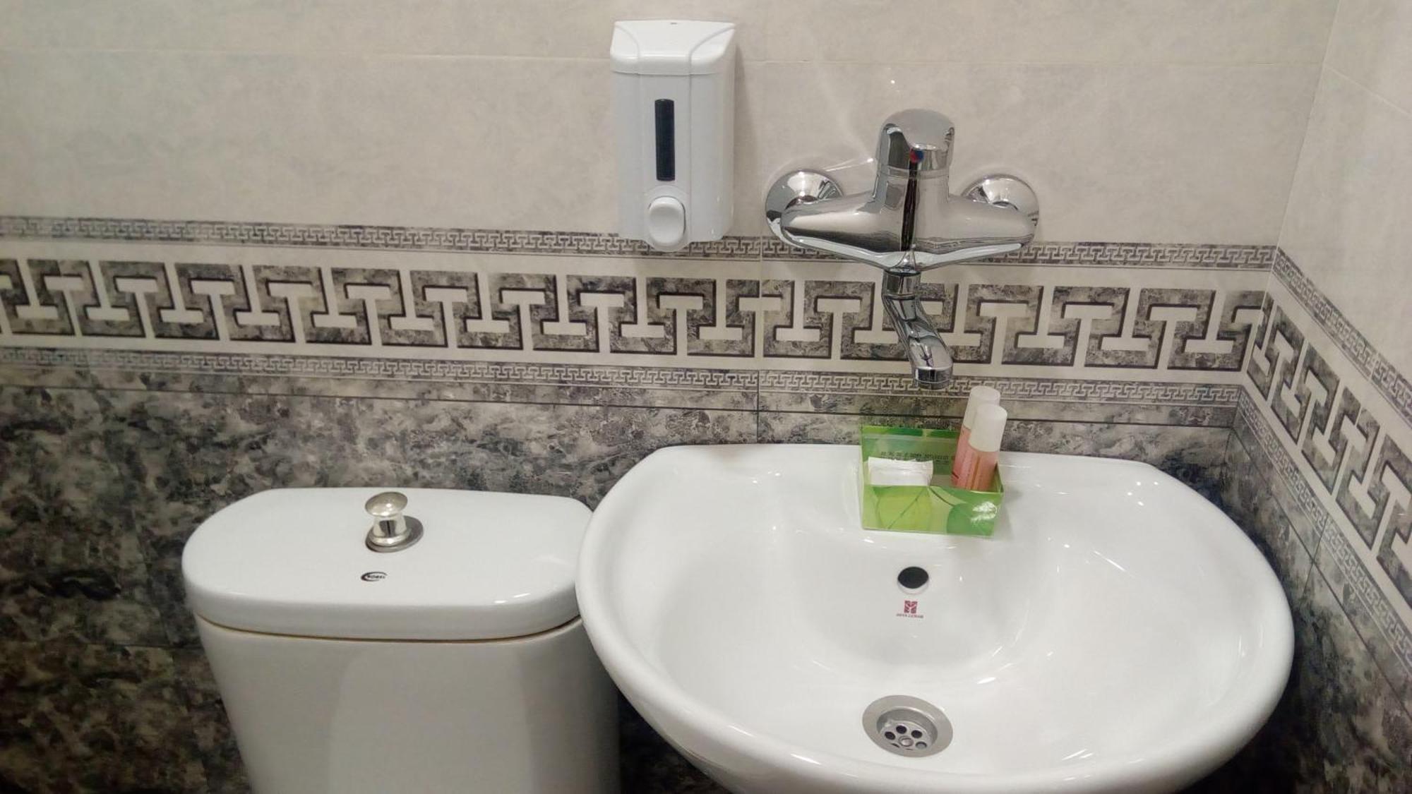 טביליסי Hotel Isani חדר תמונה