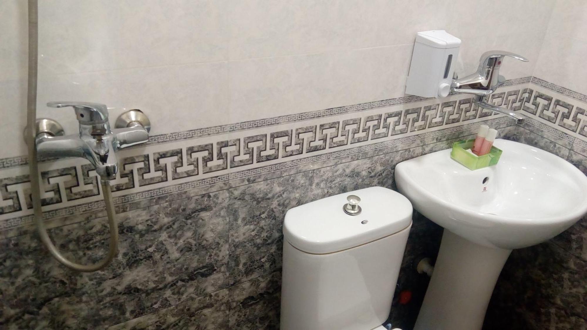 טביליסי Hotel Isani חדר תמונה